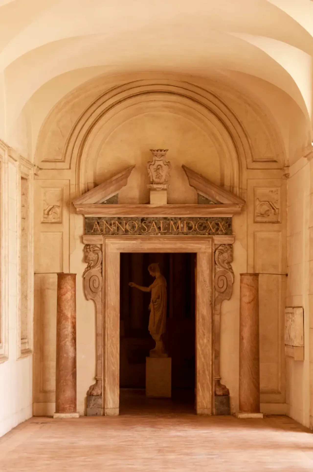 HOTEL DE LA VILLE