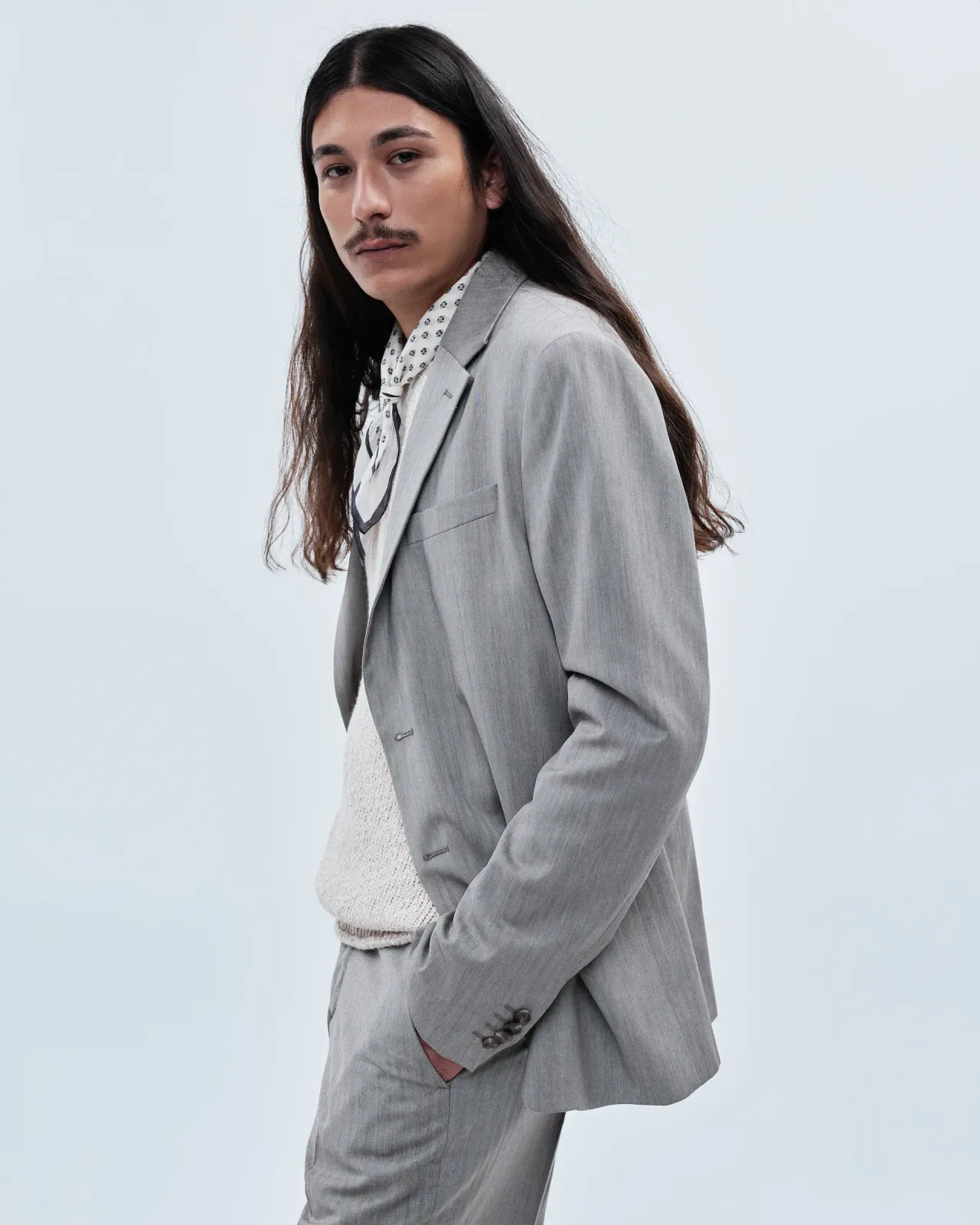 WARDROBE STYLING